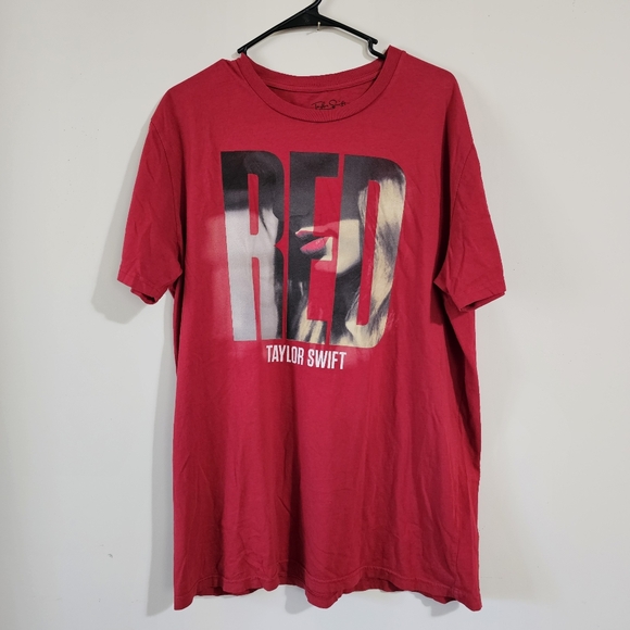 Taylor Swift Red Graphic T-Shirt - Picture 2 of 4